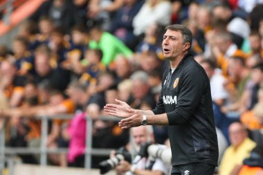 Shota Arveladze manager of Hull City encourages his players 