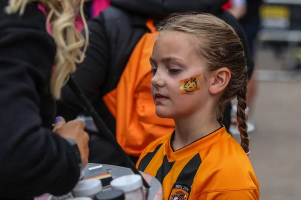 Young Hull City Fan Has Her Face Paint Applied — стоковое фото