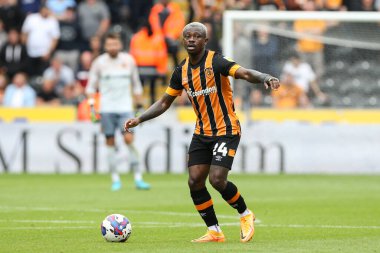 Jean Michael Seri #24 of Hull City directing play on the ball