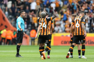 Jean Michael Seri #24 of Hull City celebrates his goal to make it 2-1