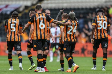 Jean Michal Seri #24 of Hull City celebrates his goal to make it 2-1 