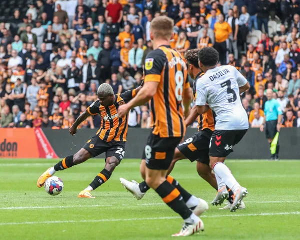 Jean Michal Seri Hull City Shoots Goal Which Deflected Goal — стоковое фото