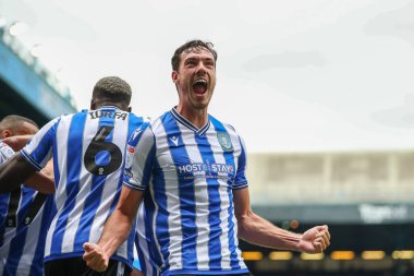 Ben Heneghan #5 of Sheffield Wednesday celebrates  Fisayo Dele-Bashiru #17 of Sheffield Wednesday goal to make it 2-1