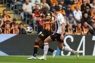 Oscar Estupinan #19 of Hull City on the ball under pressure 