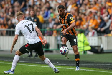 Allahyar Sayyadmanesh #9 of Hull City passes the ball under pressure from Mark Sykes #17 of Bristol City 