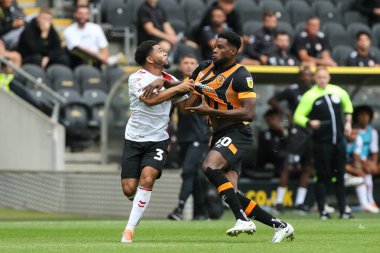 Benjamin Tetteh #30 of Hull City and Jay Dasilva #3 of Bristol City tussle off the ball 