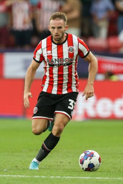 Rhys Norrington-Davies #33 of Sheffield United on the ball