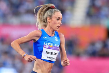 Eilish McColgan of Scotland leads the field in the 10,000 metres