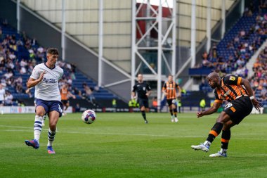 scar Estupin #19 of Hull City drives a shot at the Preston North End goal 