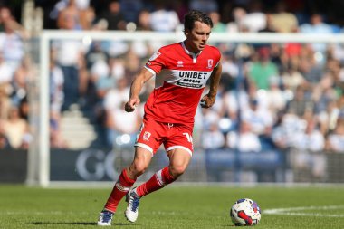 Jonathan Howson #16 of Middlesbrough on the ball 