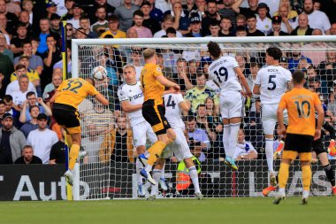 Leander Dendoncker #32 of Wolverhampton Wanderers gets a header on goal