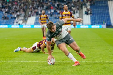 Connor Wynne #23 of Hull FC touches down for his sides second try of the game 