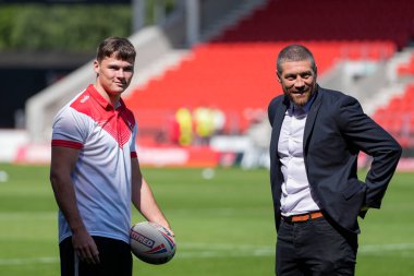 Jack Welsby #1 of St Helens talks with former team mate Kyle Amor who is working for Channel 4 TV