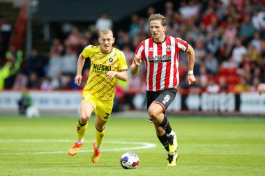 Sander Berge #8 of Sheffield United and George Saville #23 of Millwall