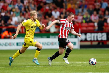 John Fleck #4 of Sheffield United and Billy Mitchell #8 of Millwall