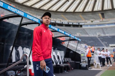 Jesse Lingard #11 of Nottingham Forest arrives at St James Park