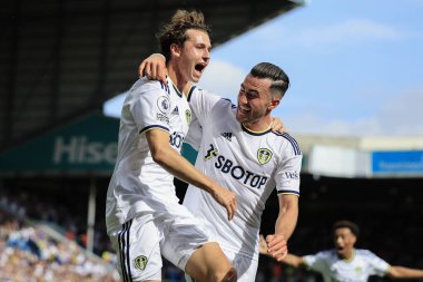 Brenden Aaronson of Leeds United celebrates scoring to make it 2-1