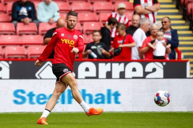Oliver Norwood #16 of Sheffield United warms up before the game
