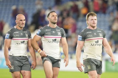 Danny Houghton, Luke Gale and Brad Fash of Hull FC walk dejectedly over to their travelling fans after defeat