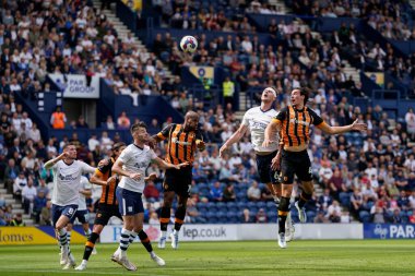 Jacob Greaves #4 of Hull City competes for a header with Liam Lindsay #6 of Preston North End