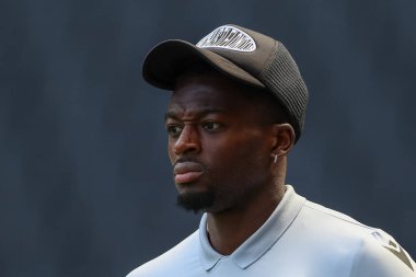 Dominic Iorfa #6 of Sheffield Wednesday arrives at the game prior to kick off