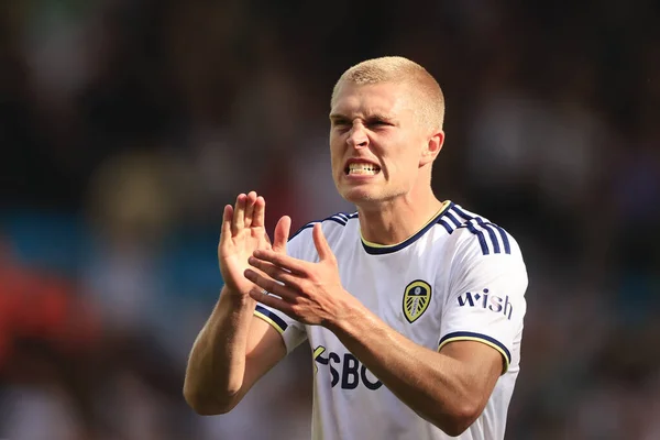 Rasmus Kristensen Leeds United Celebrates Win Applauds Fans End Game — Foto Stock