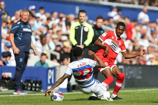 Isaiah Jones Middlesbrough Evades Tackle Kenneth Paal Qpr — Stockfoto