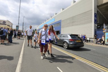 Leeds fans outside Elland Road before the game
