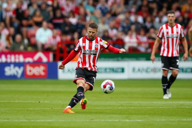 Oliver Norwood #16 of Sheffield United attempts a shot on goal