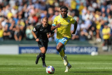 Fisayo Dele-Bashiru #17 of Sheffield Wednesday runs with the ball
