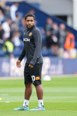 Mallik Wilks #20 of Hull City warms up before the game