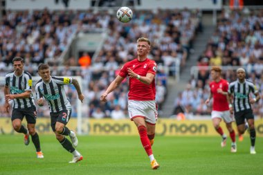 Sam Surridge #16 of Nottingham Forest goes on the break