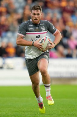 Scott Taylor #30 of Hull FC runs with the ball