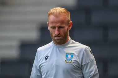 Barry Bannan #10 of Sheffield Wednesday arrives at the game prior to kick off