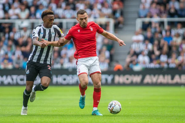 Harry Toffolo Nottingham Forest Holds Challenge Chris Willock Newcastle United — Foto de Stock