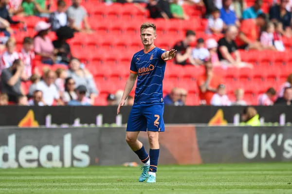 Callum Connolly Blackpool Gives His Team Instructions — Stockfoto