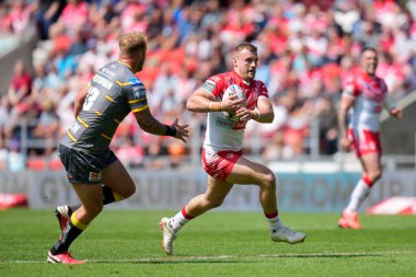Matty Lees #10 of St Helens breaks past Joe Westerman #13 of Castleford Tigers