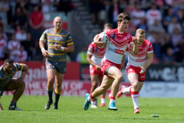 Joe Bennison #27 of St Helens breaks through the Castleford Tigers defence