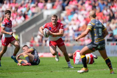 Matty Lees #10 of St Helens runs at Paul McShane #9 of Castleford Tigers