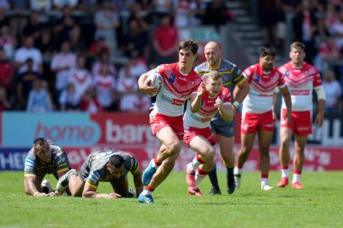 Joe Bennison #27 of St Helens breaks through the Castleford Tigers defence