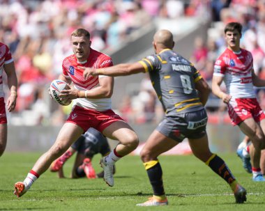 Matty Lees #10 of St Helens sides steps Paul McShane #9 of Castleford Tigers