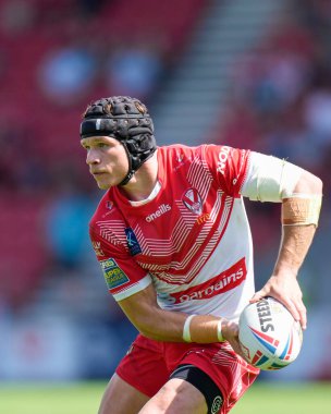 Jonny Lomax #6 of St Helens passes the ball