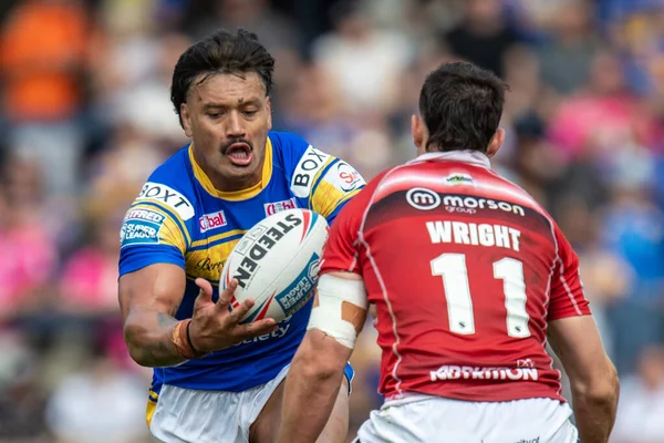 Zane Tetevano Leeds Rhinos Knocks Ball Second Half Loses Possession — Fotografia de Stock