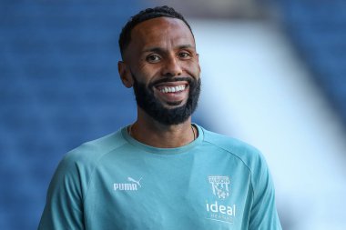 Kyle Bartley #5 of West Bromwich Albion arrives at the game prior to kick off