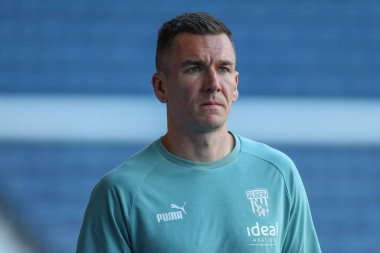 Jed Wallace #17 of West Bromwich Albion arrives at the game prior to kick off