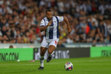 Matt Phillips #10 of West Bromwich Albion runs forward with the ball