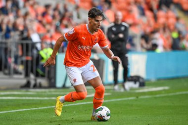 Theo Corbeanu #25 of Blackpool makes a break with the ball