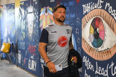 Gareth Widdop #6 of Warrington Wolves  arrives at the Halliwell Jones Stadium