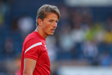 Sander Berge #8 of Sheffield United warms up ahead of kick off