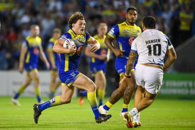 Rob Mulhern #19 of Warrington Wolves in action